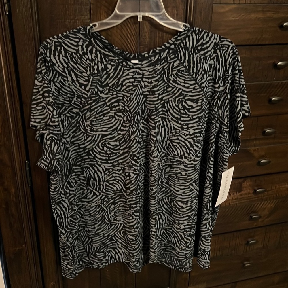 Athleta Black and Gray Zebra Print Short Sleeve Tee